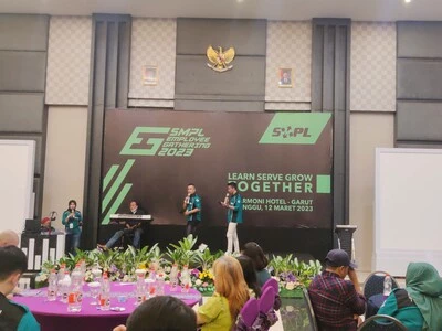 Employee-Gathering-SMPL