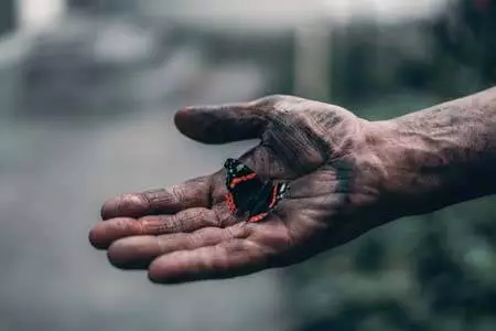 Kerja-keras-perusahaan-plastik